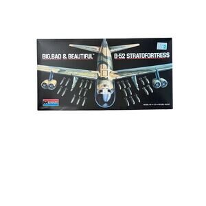 Monogram Big, Bad & Beautiful B-52 Stratofortress 1/72 #5709 Open Box
